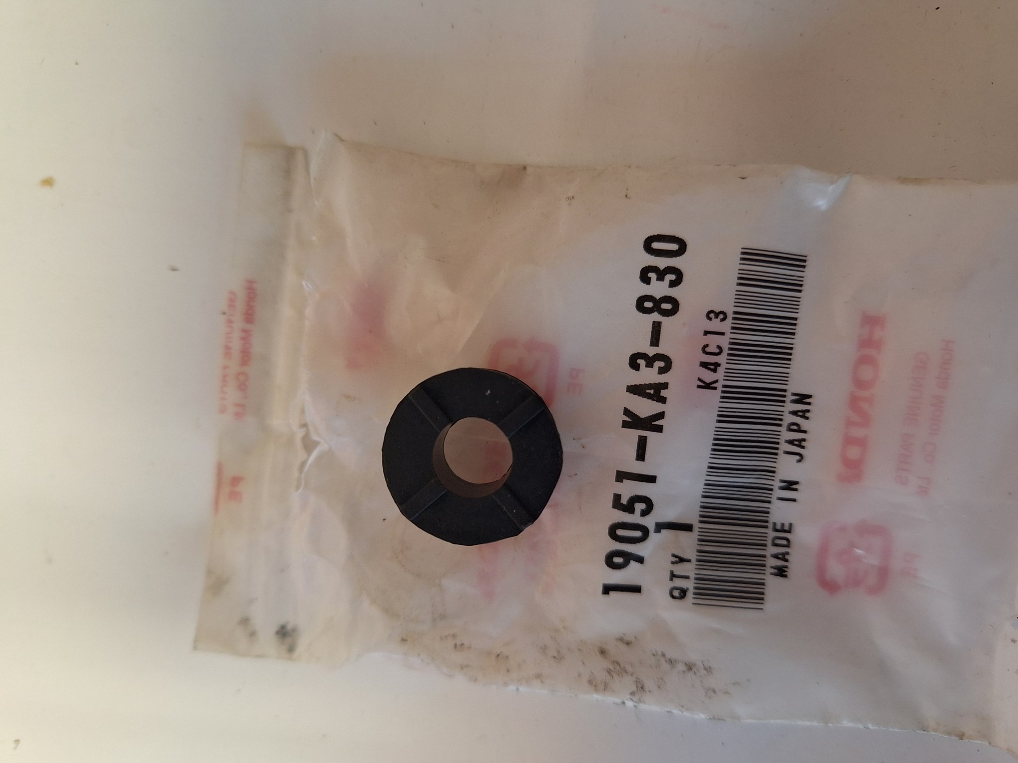 Picture of GUMMI  19051-KA3-830  CR 125 RB